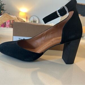 Lucky Brand size 7 1/2 black heel